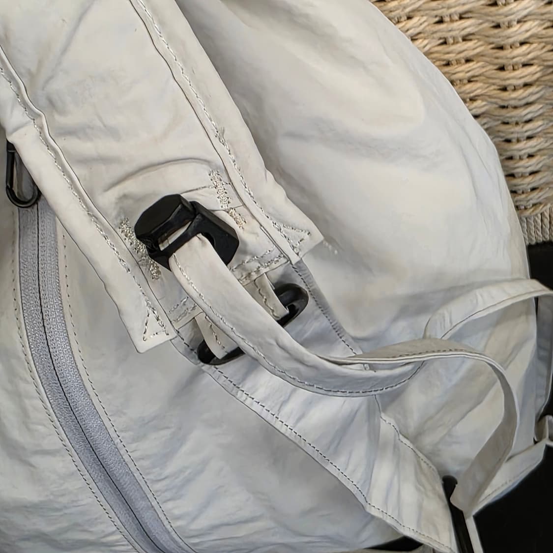 R) CNPR 드로우스트링 숄더백 아이보리 상품이미지10