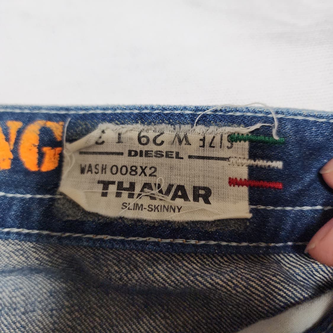 DIESEL 타바 디스트로이드 연청워싱 데님팬츠 상품이미지4