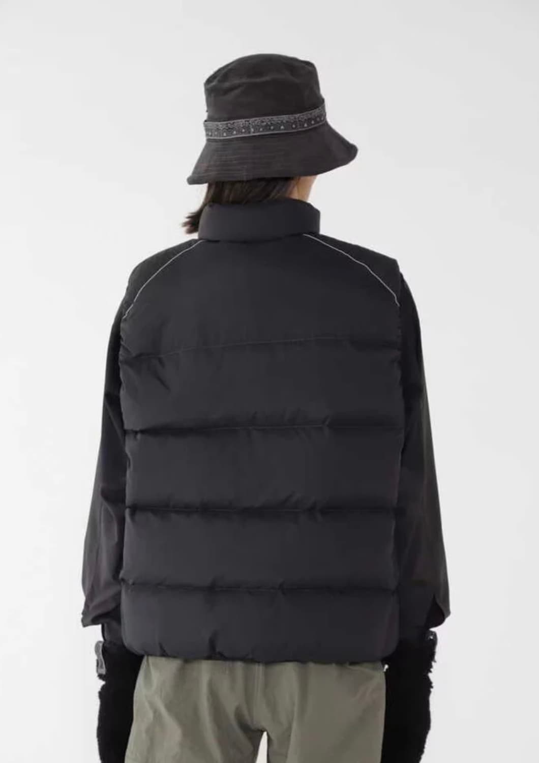 [새상품] 그라미치 x 앤드원더 다운베스트 블랙 상품이미지4