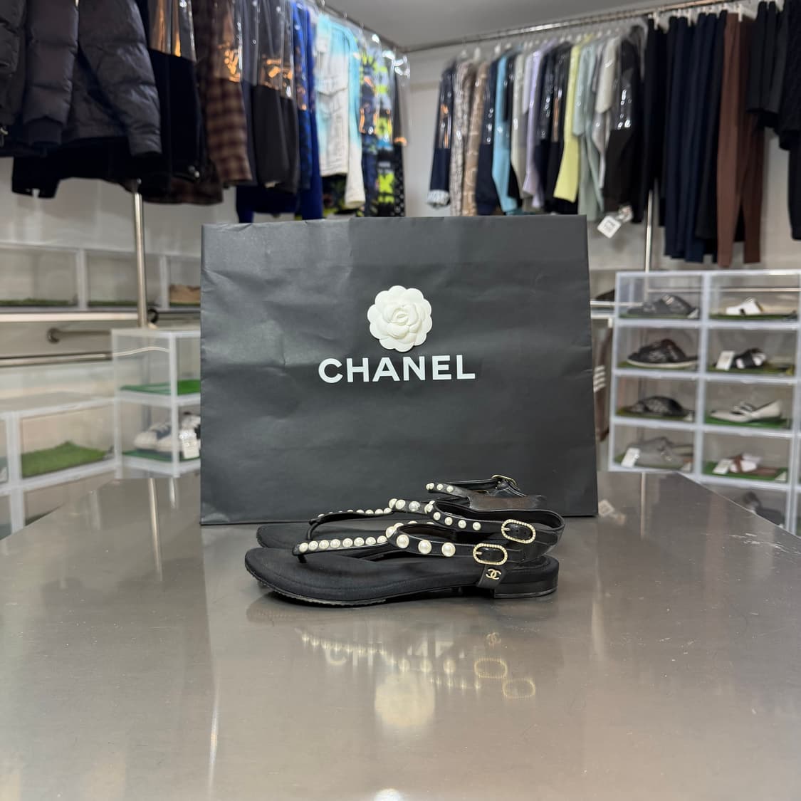 [리오브] 샤넬 CC 로고 레더 진주 더블 스트랩 샌들 슬리퍼 상품이미지1