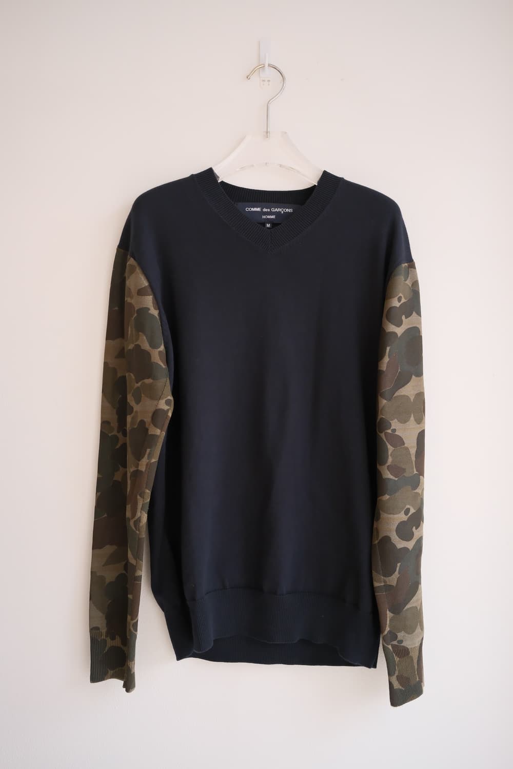 Camo pattern v-neck knit top 상품이미지4