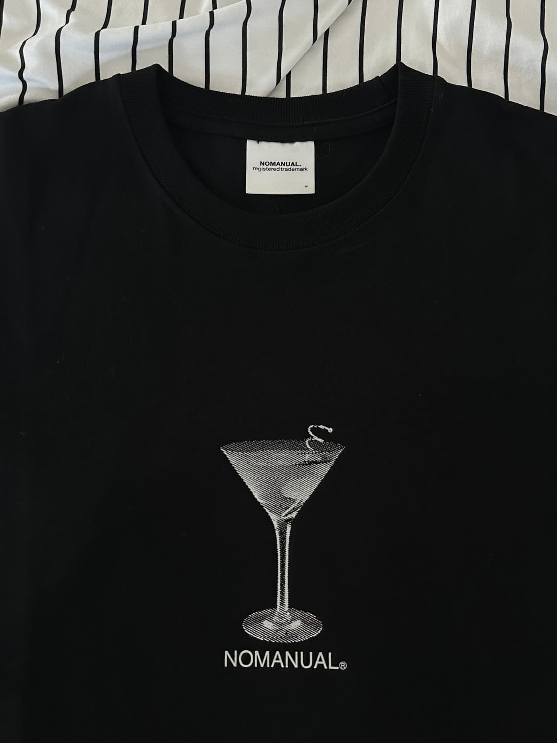 노매뉴얼 칵테일 프린팅 T-SHIRT - BLACK  상품이미지3