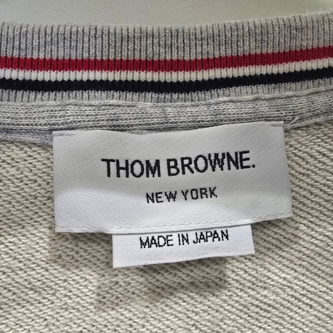 [중고/정품] 톰브라운 사선 완장 맨투맨 그레이 상품이미지3