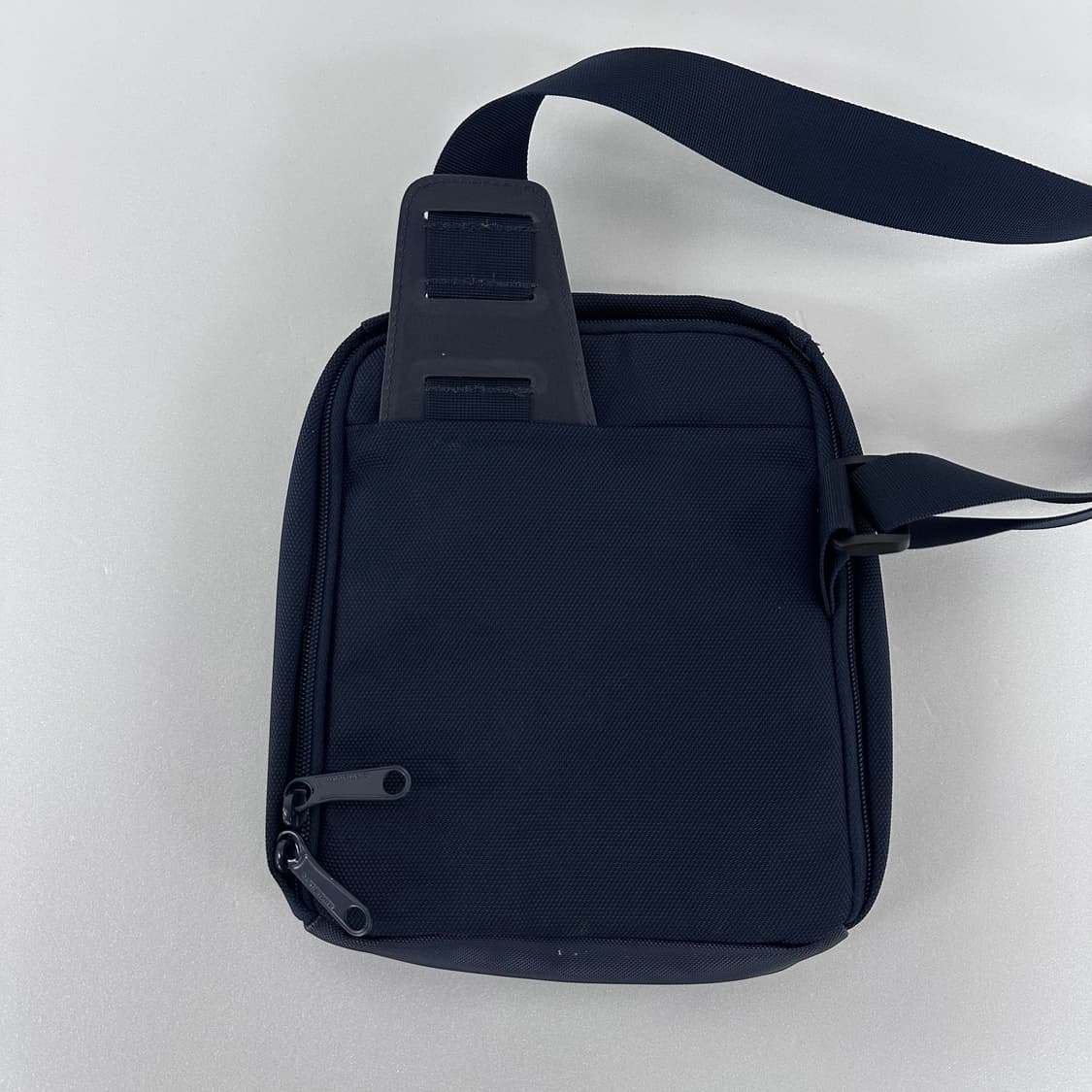만다리나덕 네이비 미니 크로스백 여행용 데일리백 상품이미지5