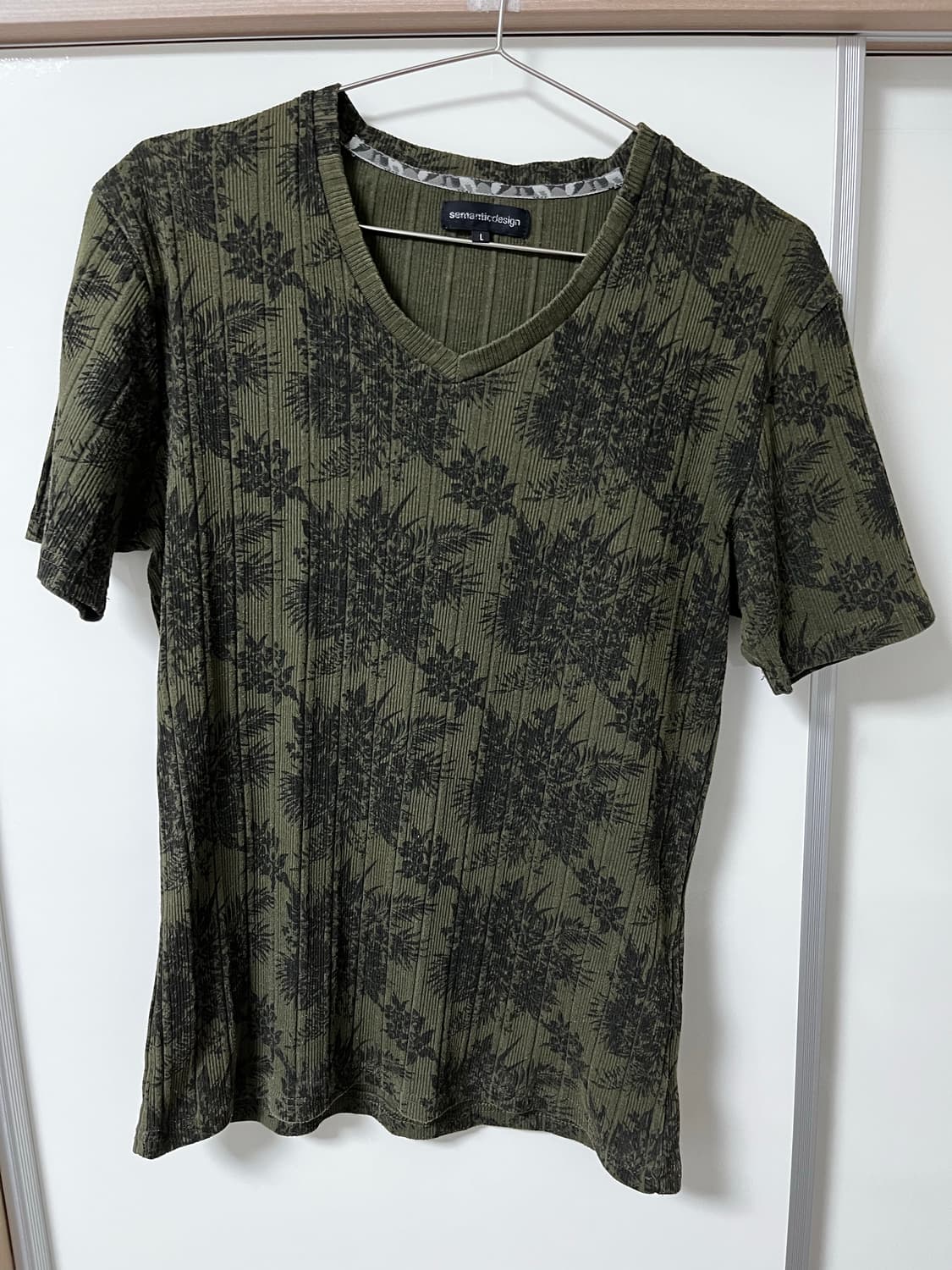 semantic design v-neck tshirts 상품이미지1
