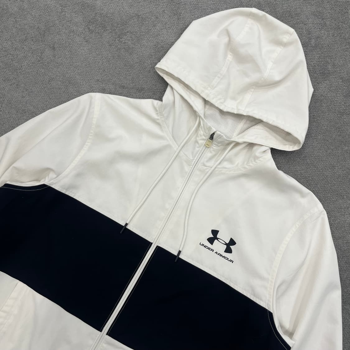 L 언더아머 화이트/블랙 바람막이 후드자켓 상품이미지2