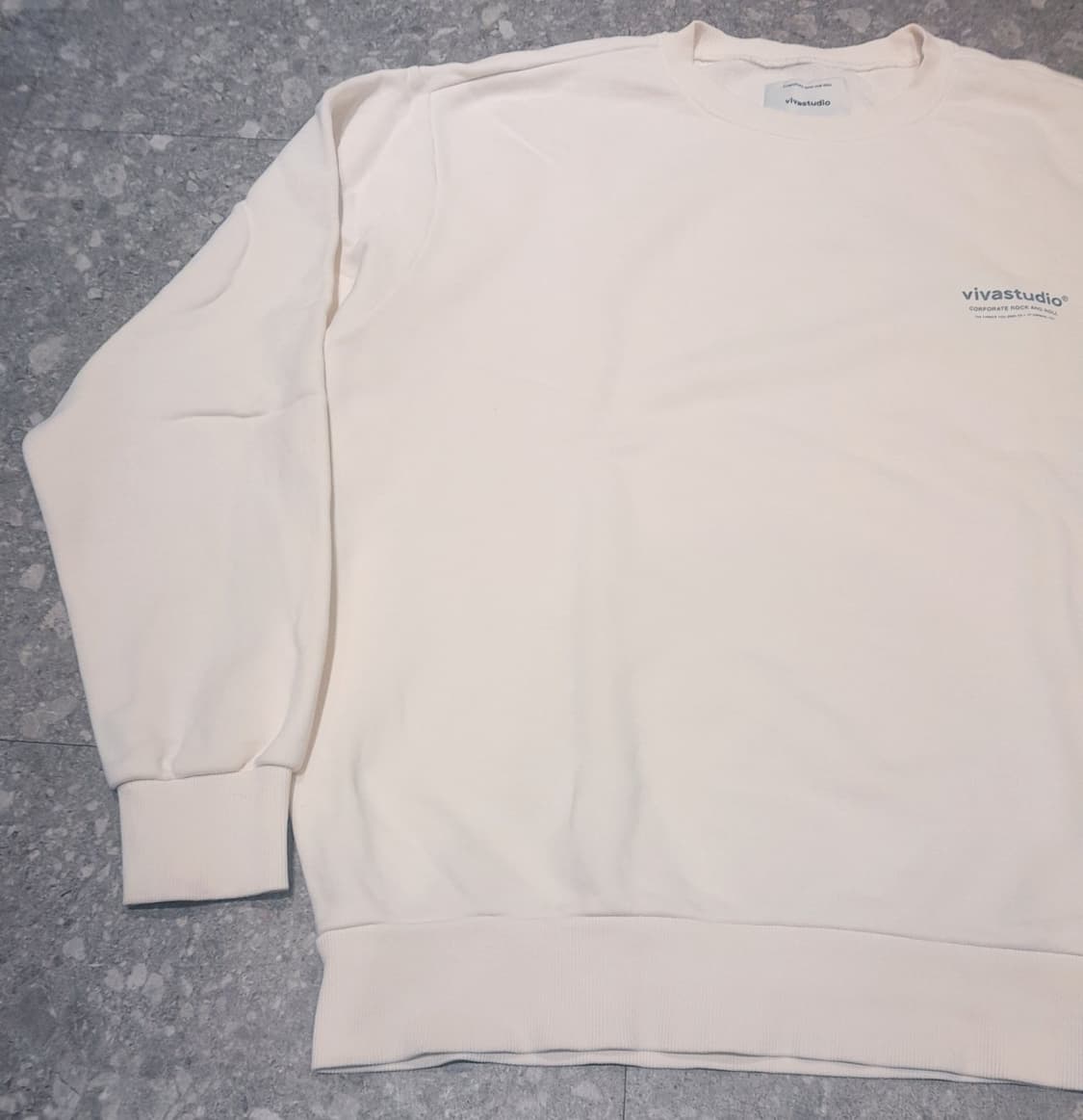 💥비바스튜디오 스웻셔츠 아이보리 (XL)
 상품이미지4