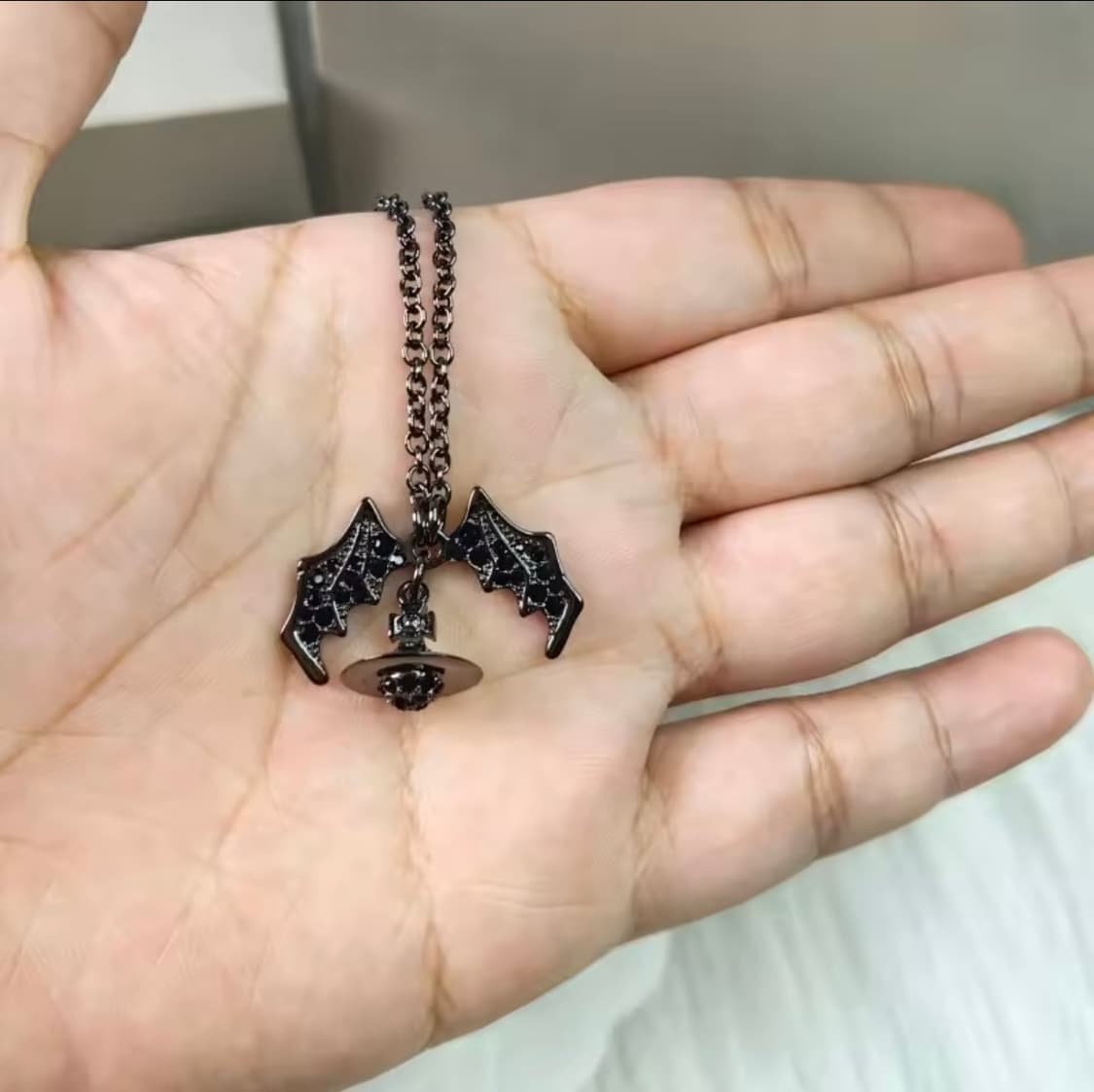 비비안웨스트우드 박쥐 목걸이 상품이미지1