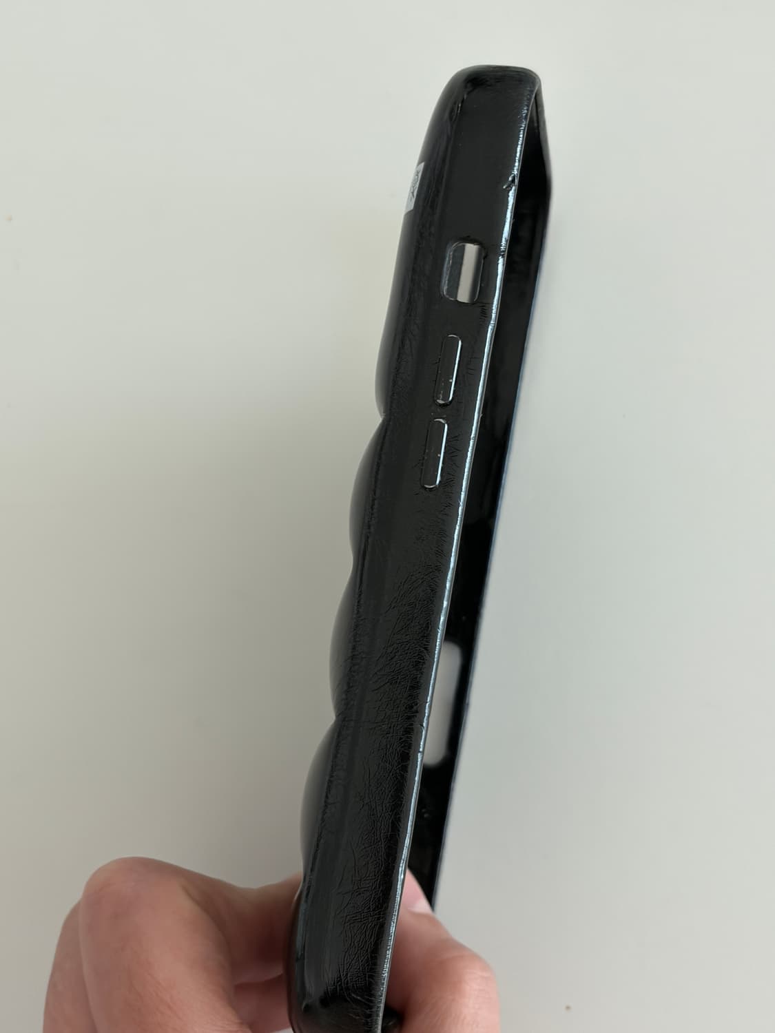 어반소피스티케이션 16프로 케이스 상품이미지2