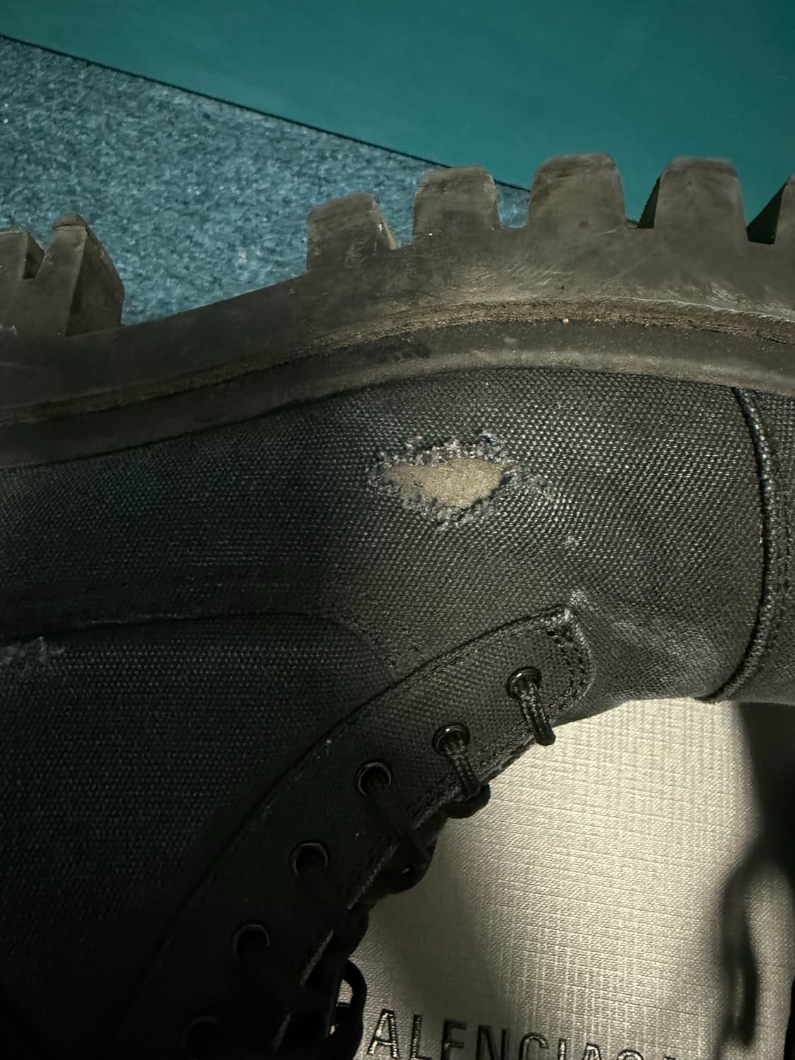 발렌시아가 컴뱃 스트라이크 부츠 블랙 상품이미지5