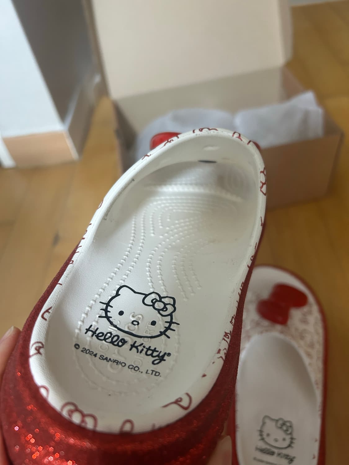 크록스 헬로키티 스톰프 슬라이드 화이트/레드 230 상품이미지5
