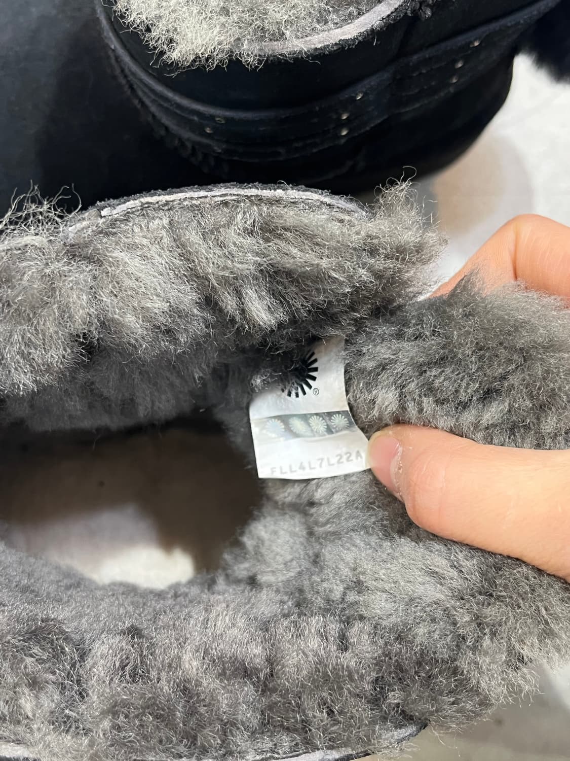 Ugg 리본 폼폼이 블랙 부츠 상품이미지7