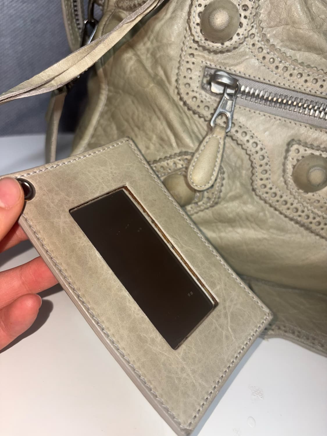 발렌시아가 모터백 시티백 자이언트 브로그 상품이미지4