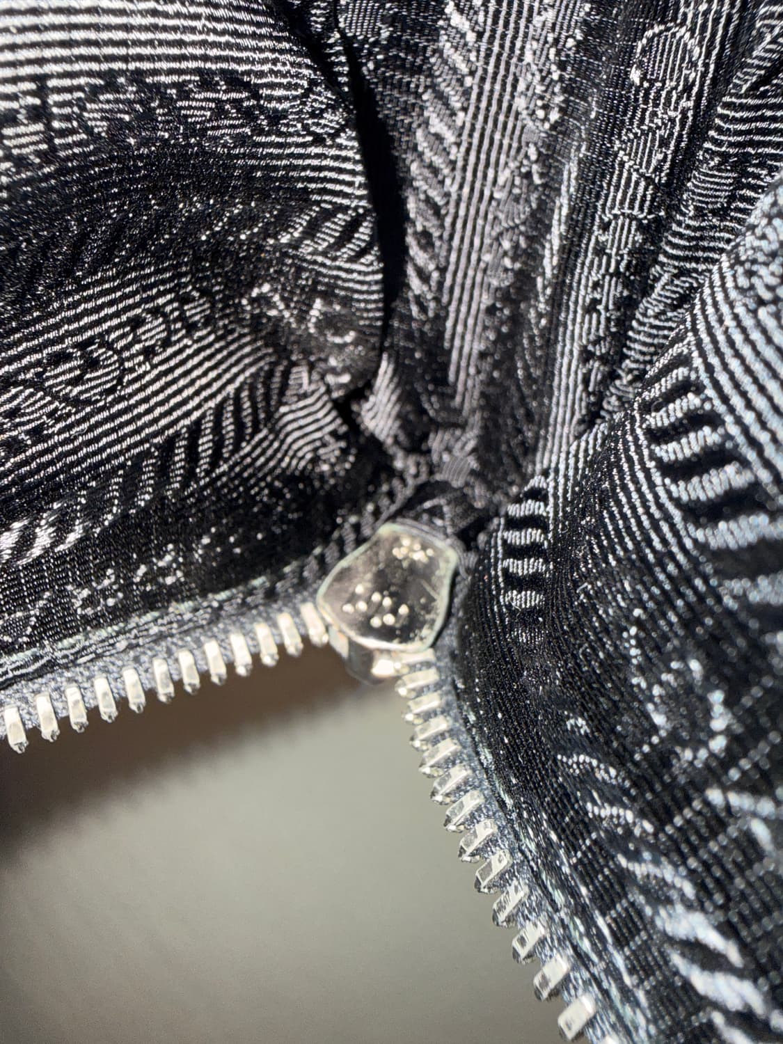 프라다 사피아노 삼각로고 크로스백(2VH113) 상품이미지6