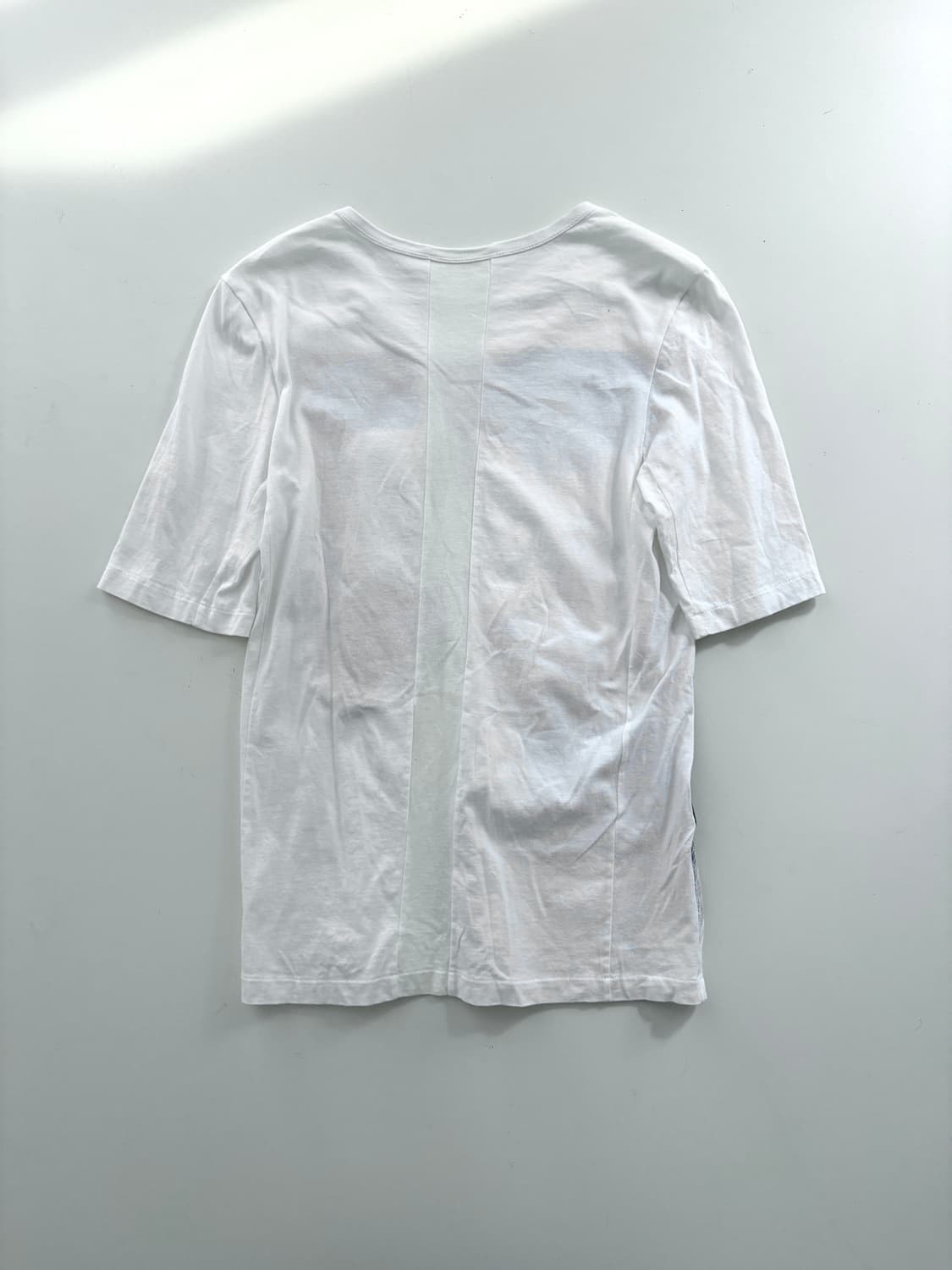 끌로에 절개 디테일 티셔츠 상품이미지4