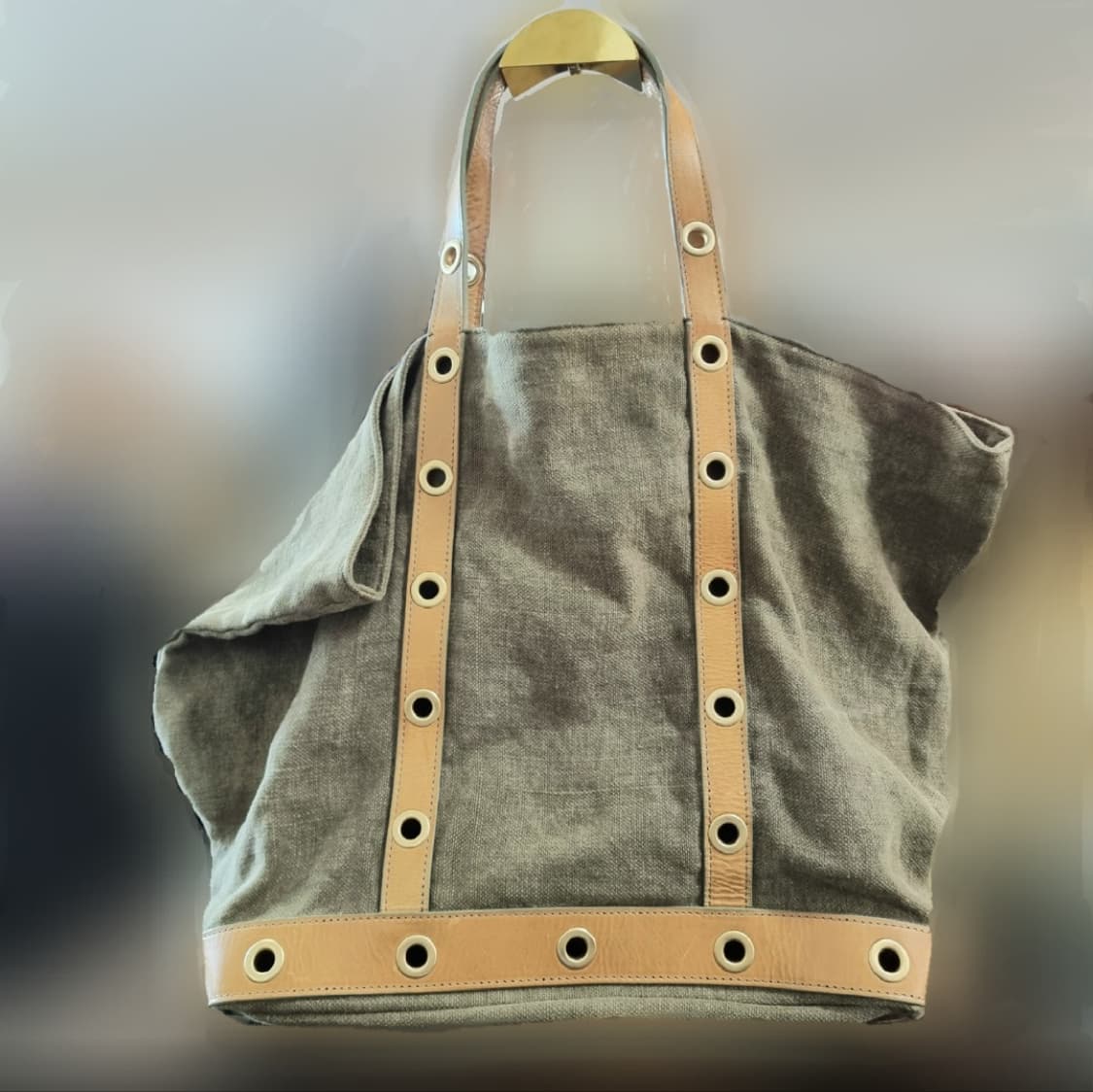 바네사브루노 르카바 소가죽트리밍 금장펀칭 토트백 (상태좋은편) 상품이미지1