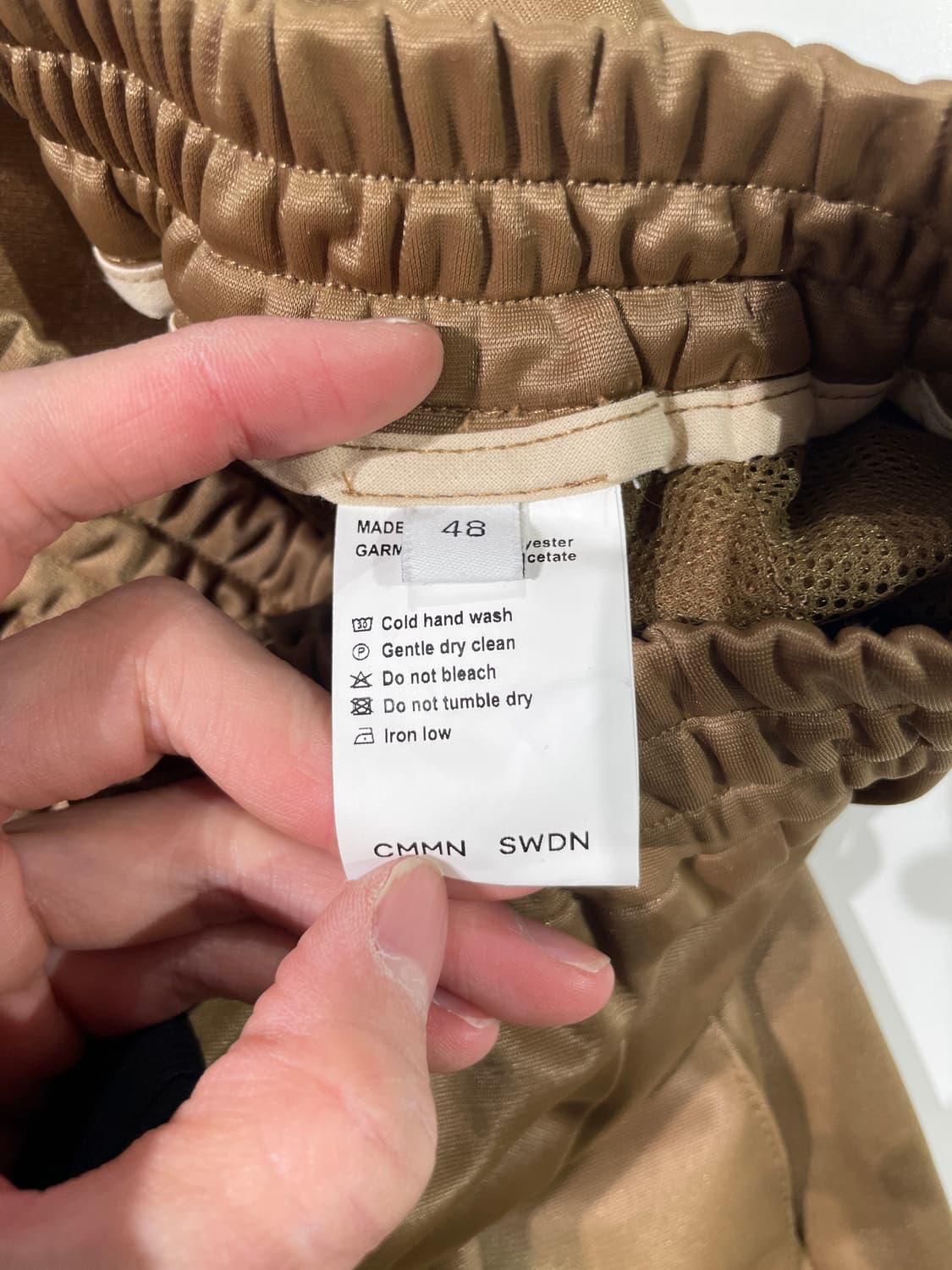 커먼 스웨덴 골드 아크로님 로고 사틴 트랙 팬츠 상품이미지8