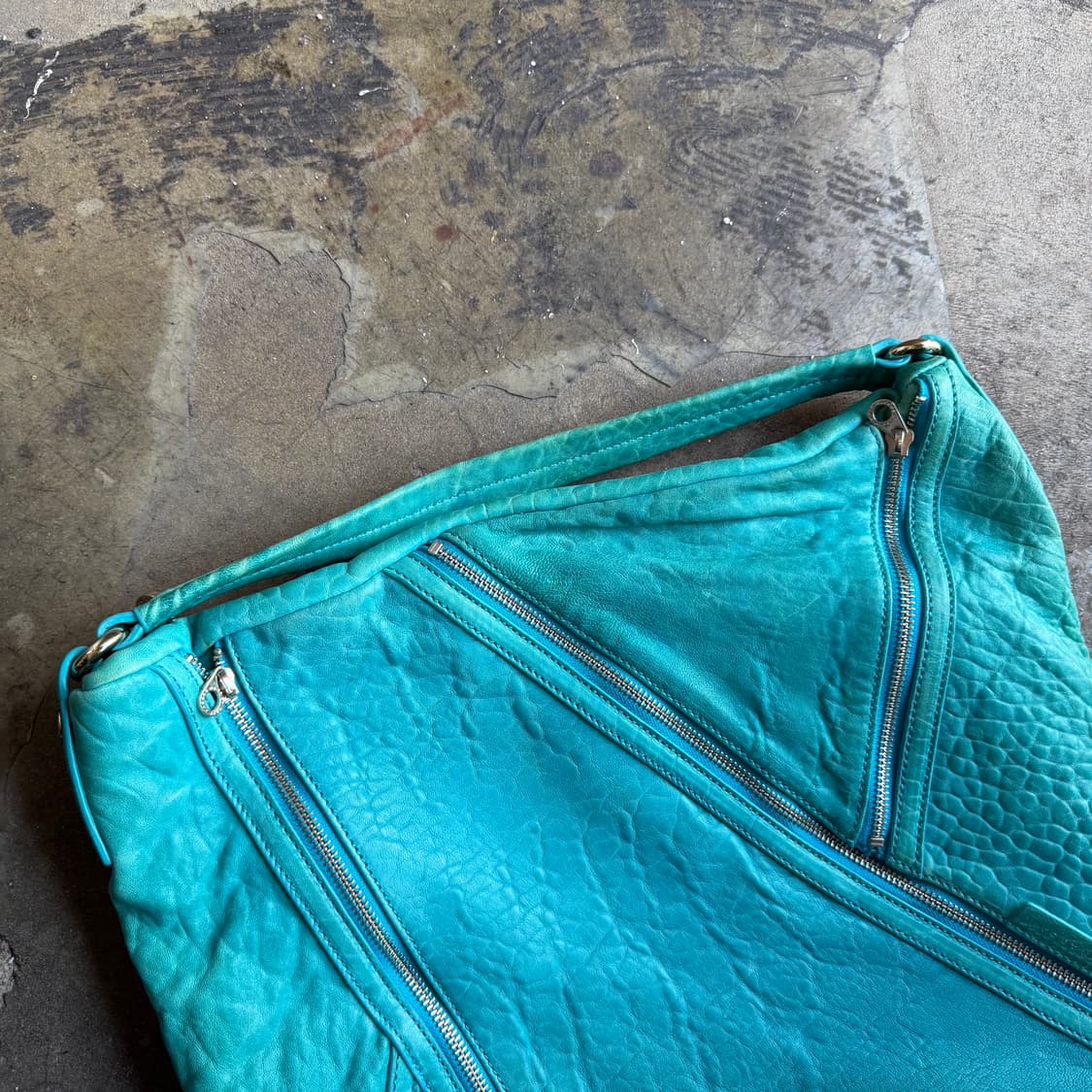 마크제이콥스 지퍼 디테일 빅 숄더백 상품이미지2