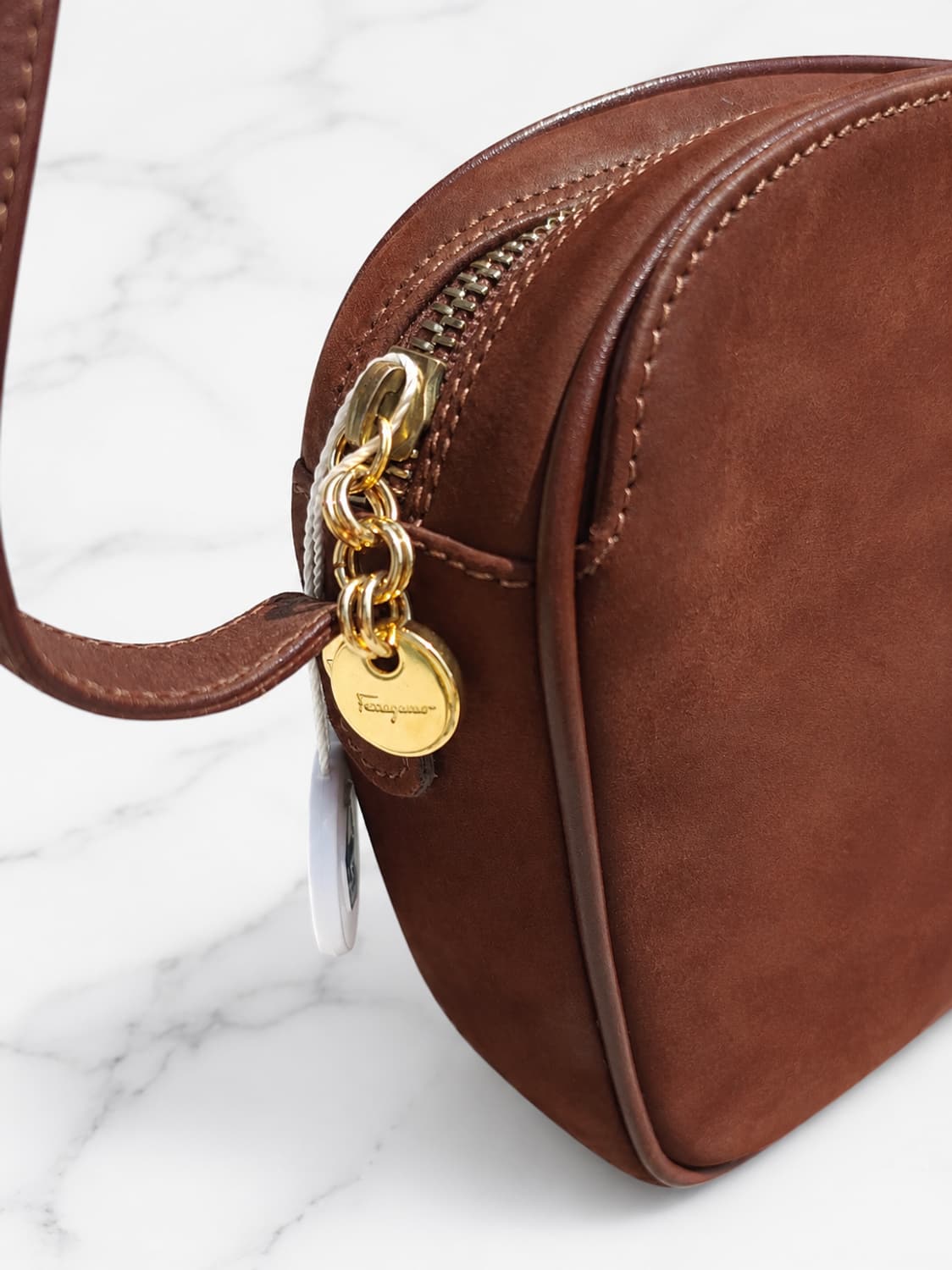 Ferragamo 2000's 페라가모 간치니 스웨이드 숄더백 상품이미지3