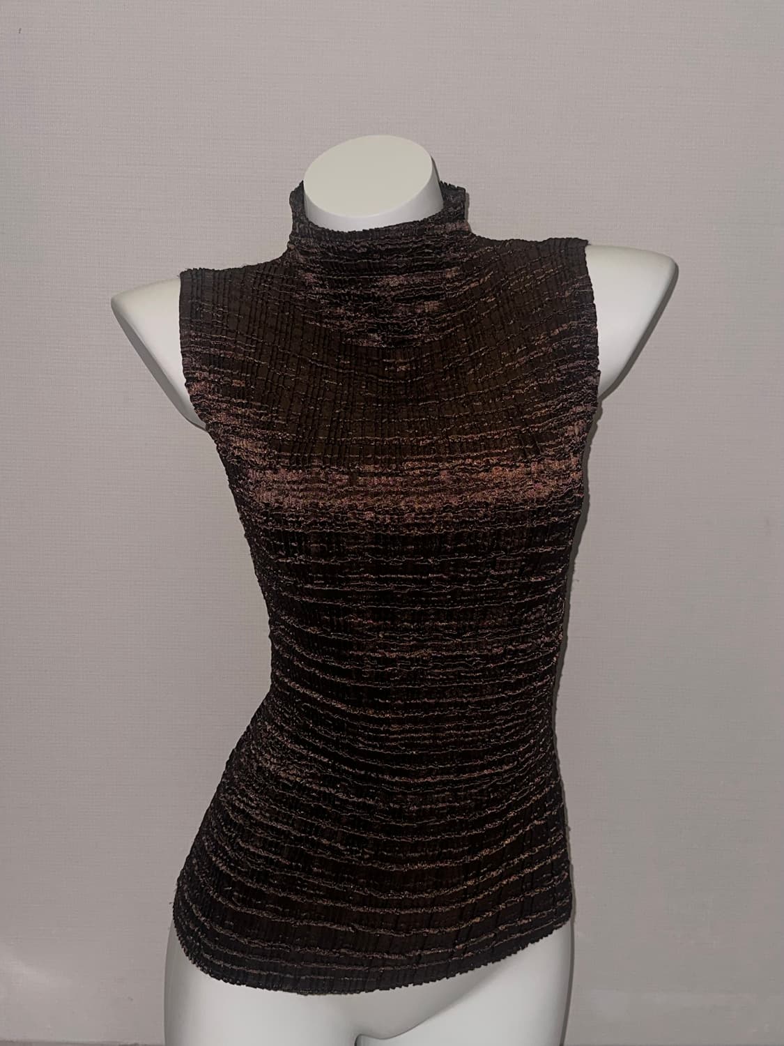 빈티지 플리츠 폴라 슬리브리스 브라운 상품이미지1