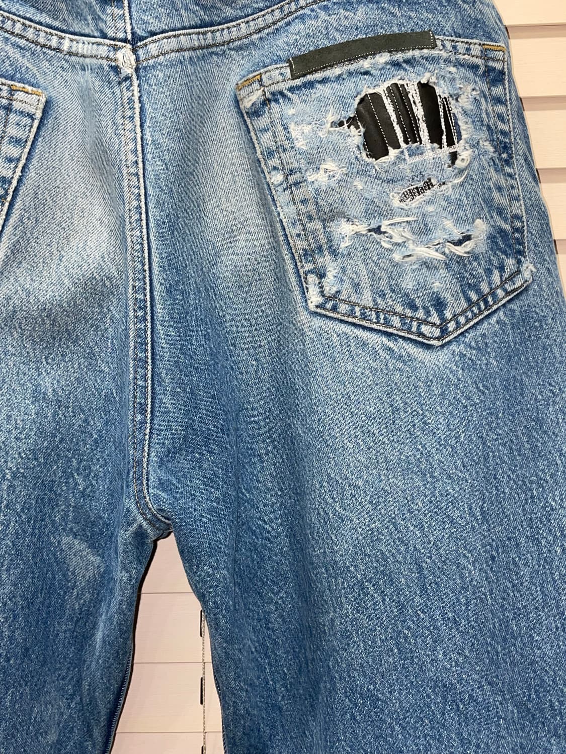 carhartt- battleworn ripped denim 상품이미지4