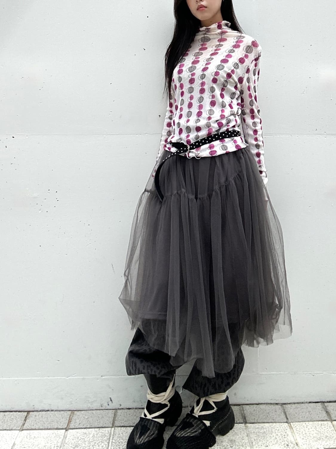 Sheer hang dot high neck top  상품이미지5