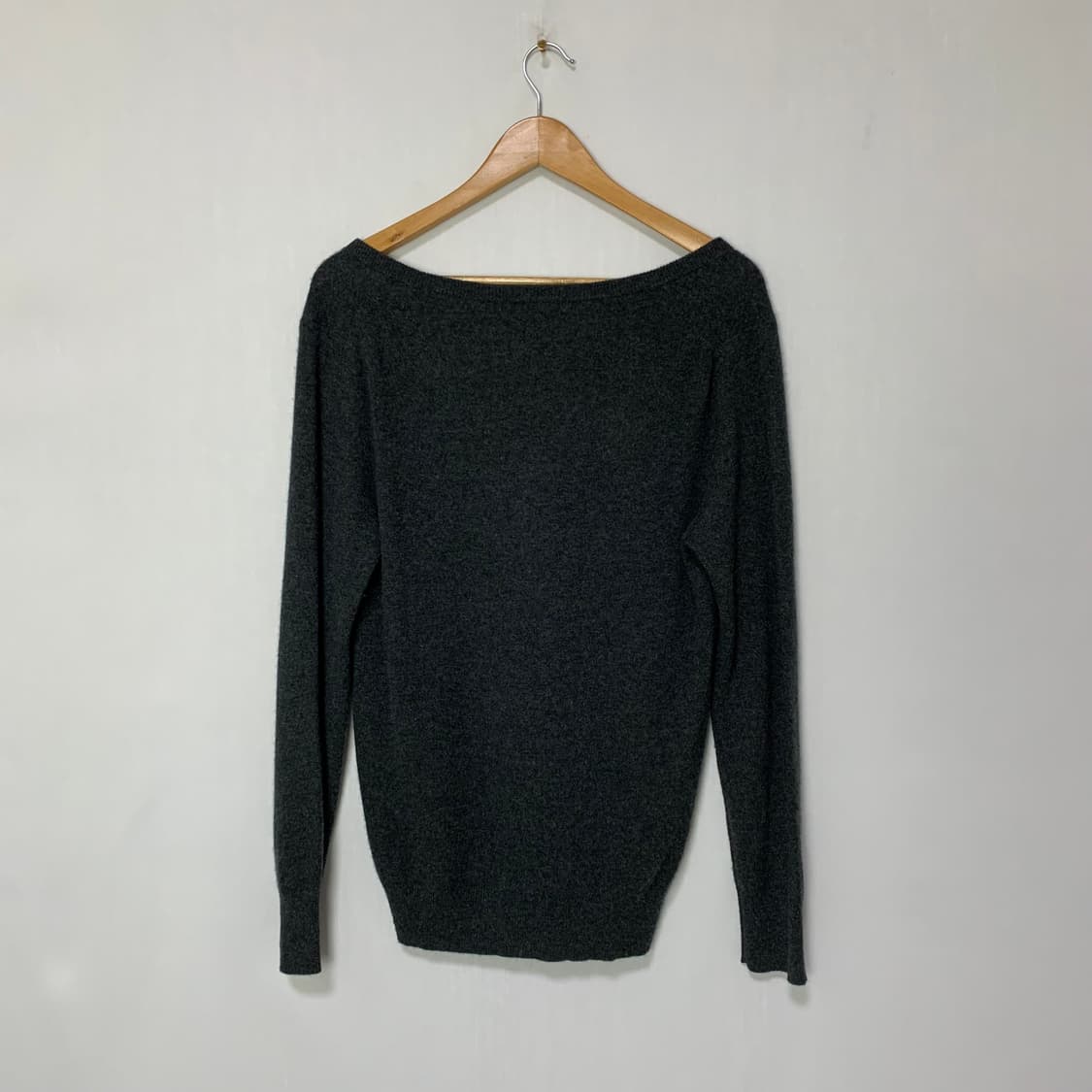 유니클로 캐시미어 100 긴팔 빈티지 브이넥 니트 차콜 XL 상품이미지3