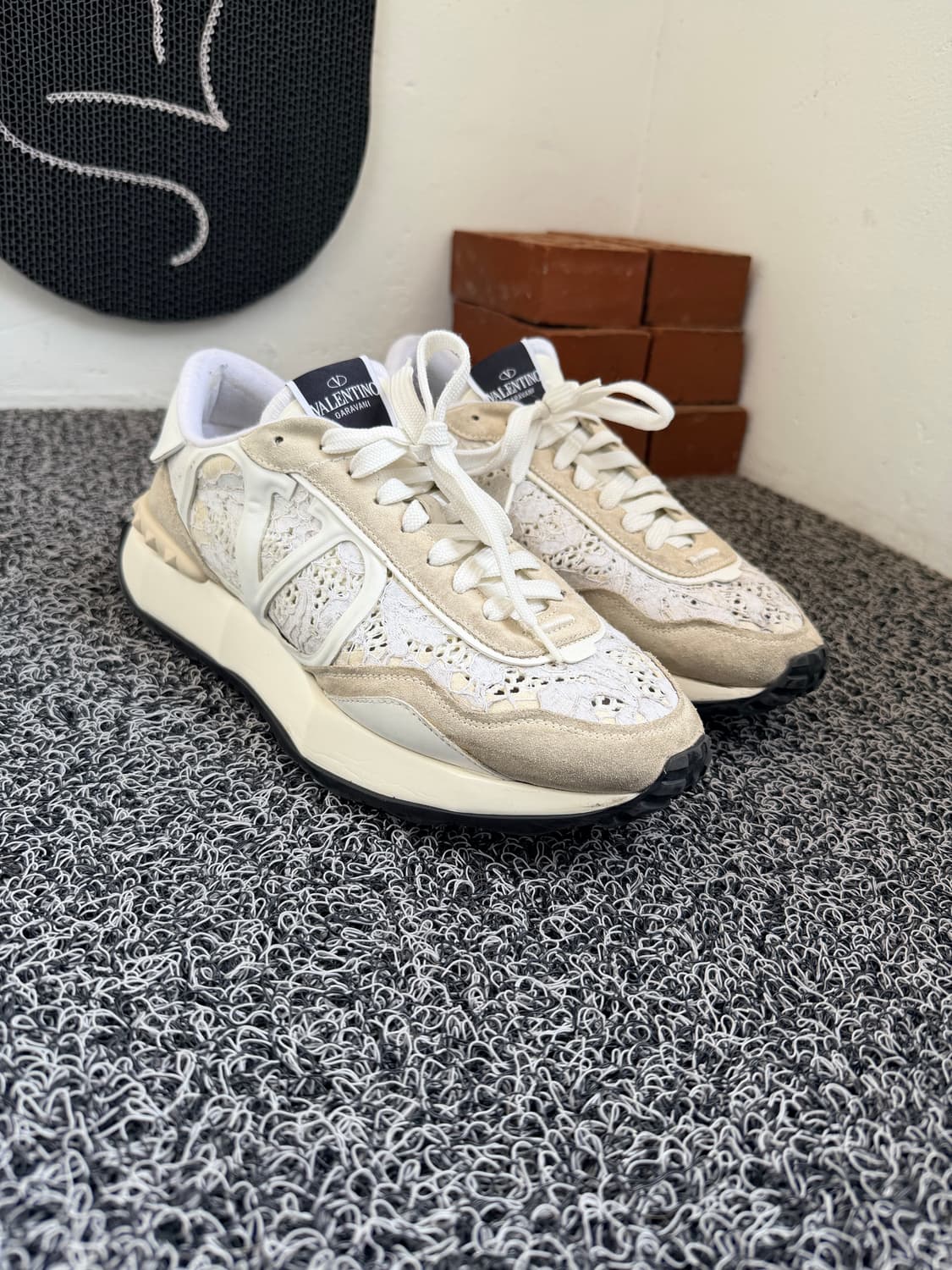 발렌티노 가라바니 가브리엘 레이스 로우탑 스니커즈 상품이미지1