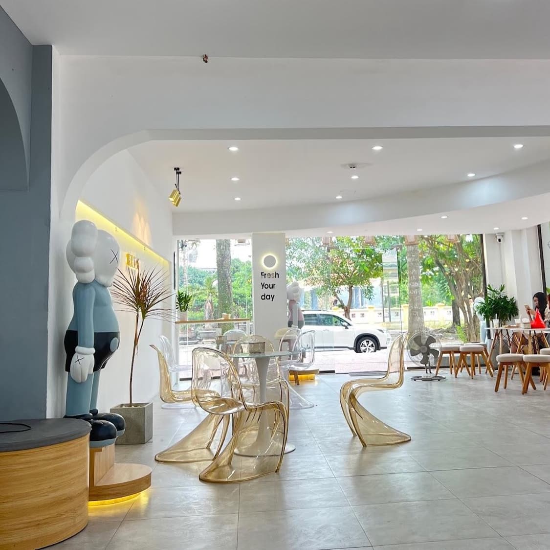 KAWS 제작 대형 카우스 아트 토이 상품이미지2