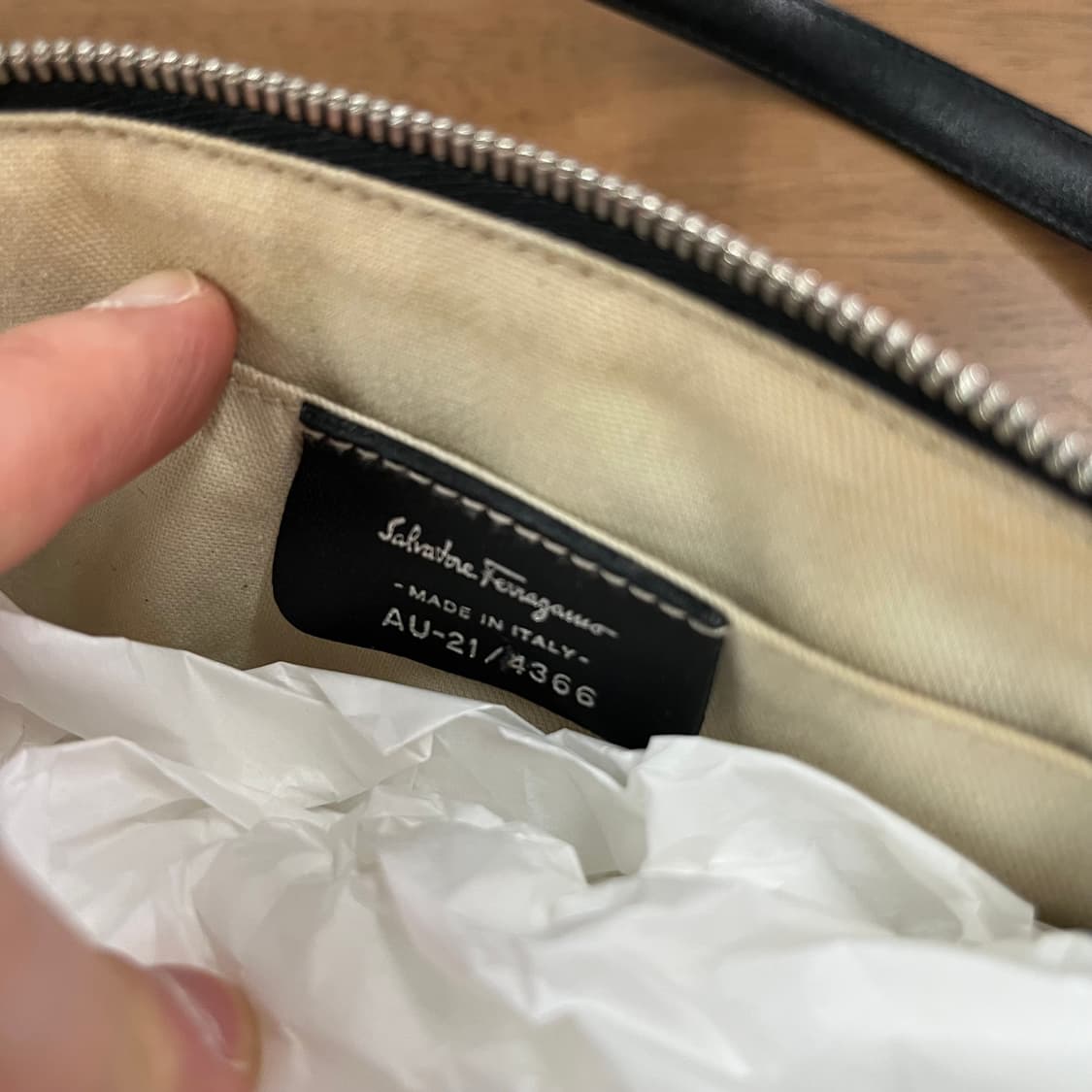 페레가모 레더 숄더백 상품이미지4