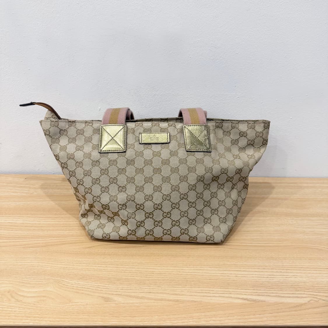 구찌 캔버스 토트백 GG 로고 핑크 패브릭 핸들 디테일 베이지 상품이미지1