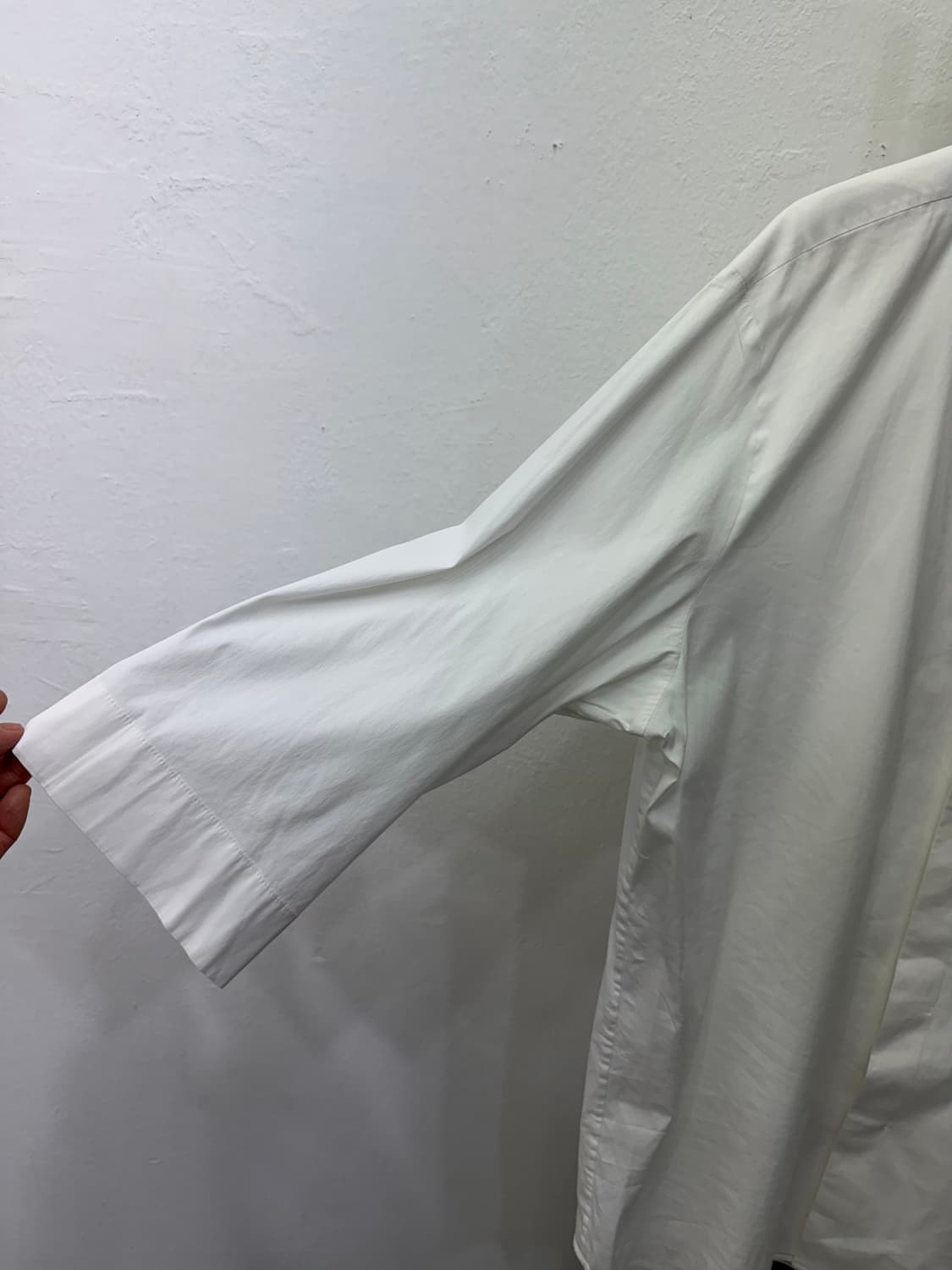 정품) COS 코스 남성 화이트 칠부셔츠 L 상품이미지3