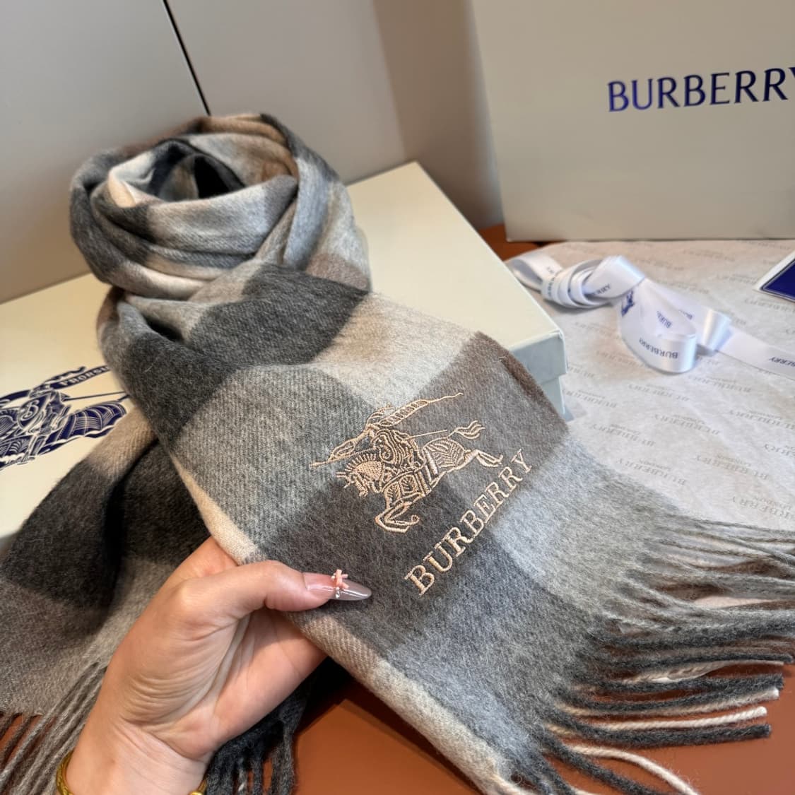 버버리숙녀 리버서블 스카프100% 램스울
 상품이미지3