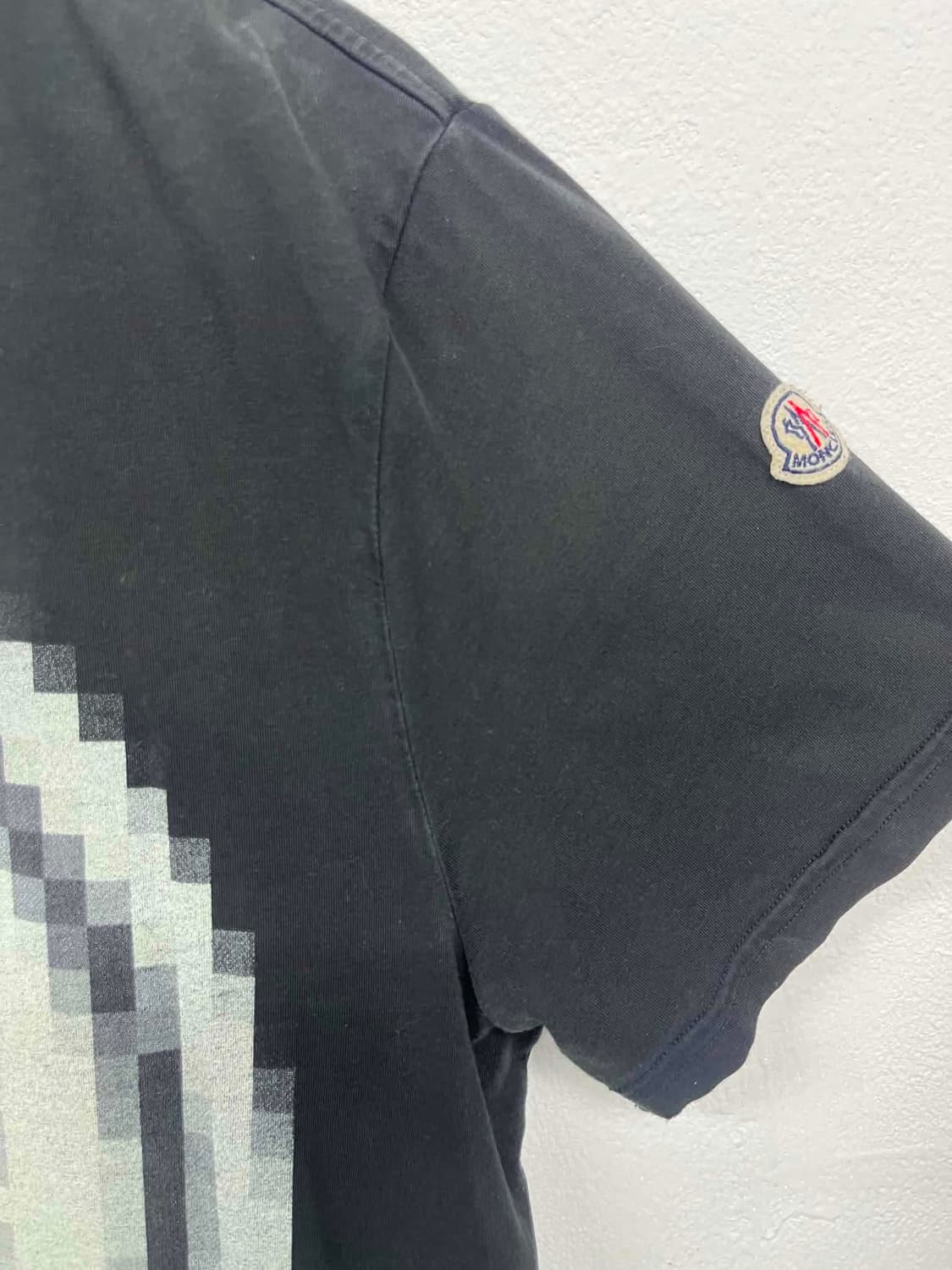 [M] 몽클레어 픽셀 로고 반팔 티셔츠 상품이미지4