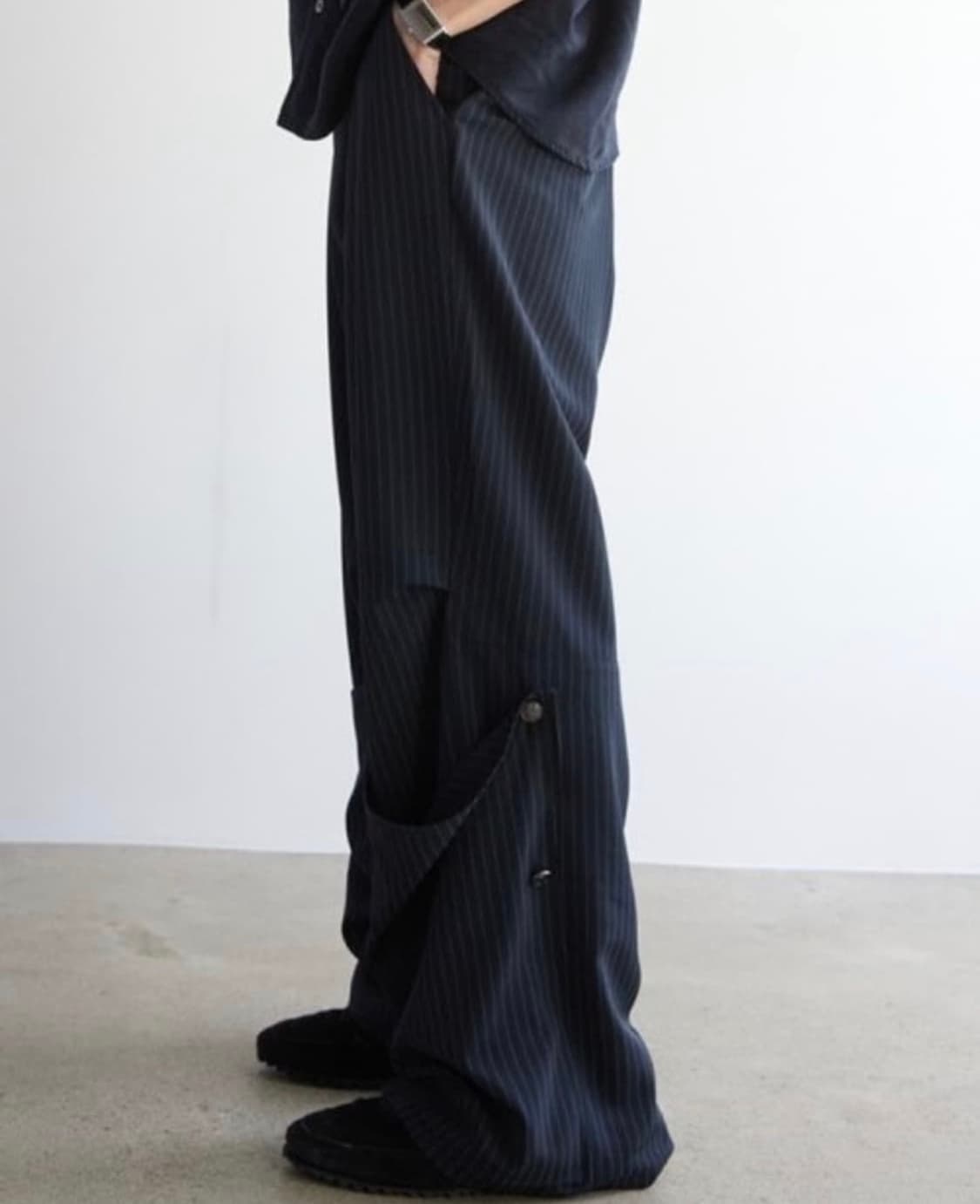 해칭룸 아머 팬츠 스트라이프 네이비 3사이즈 상품이미지3