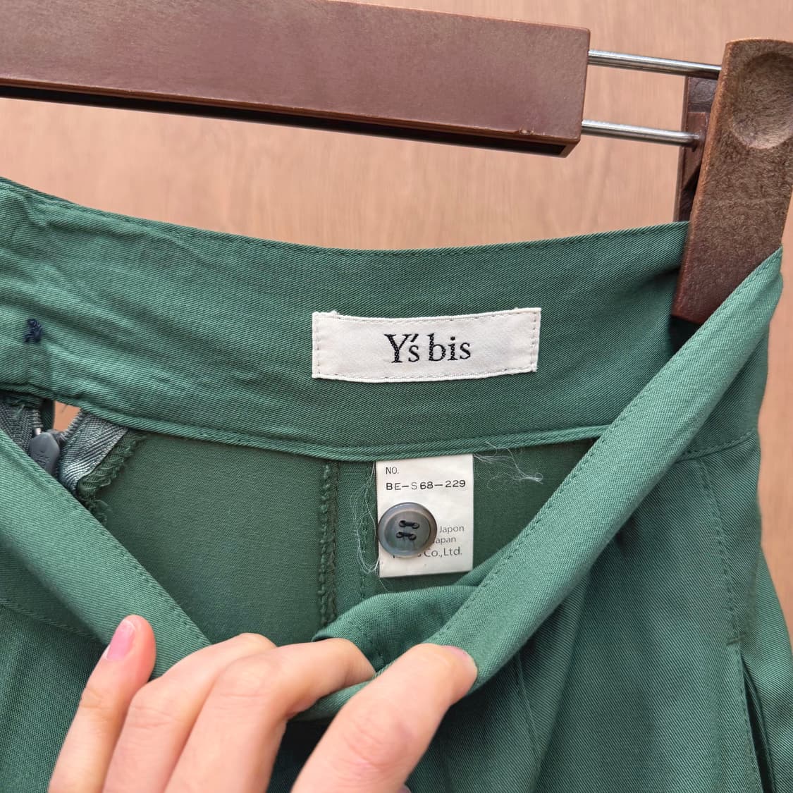 요지 야마모토 롱 스커트 사이드 포켓 백 투 버튼 디테일 플레어핏 그린 상품이미지7