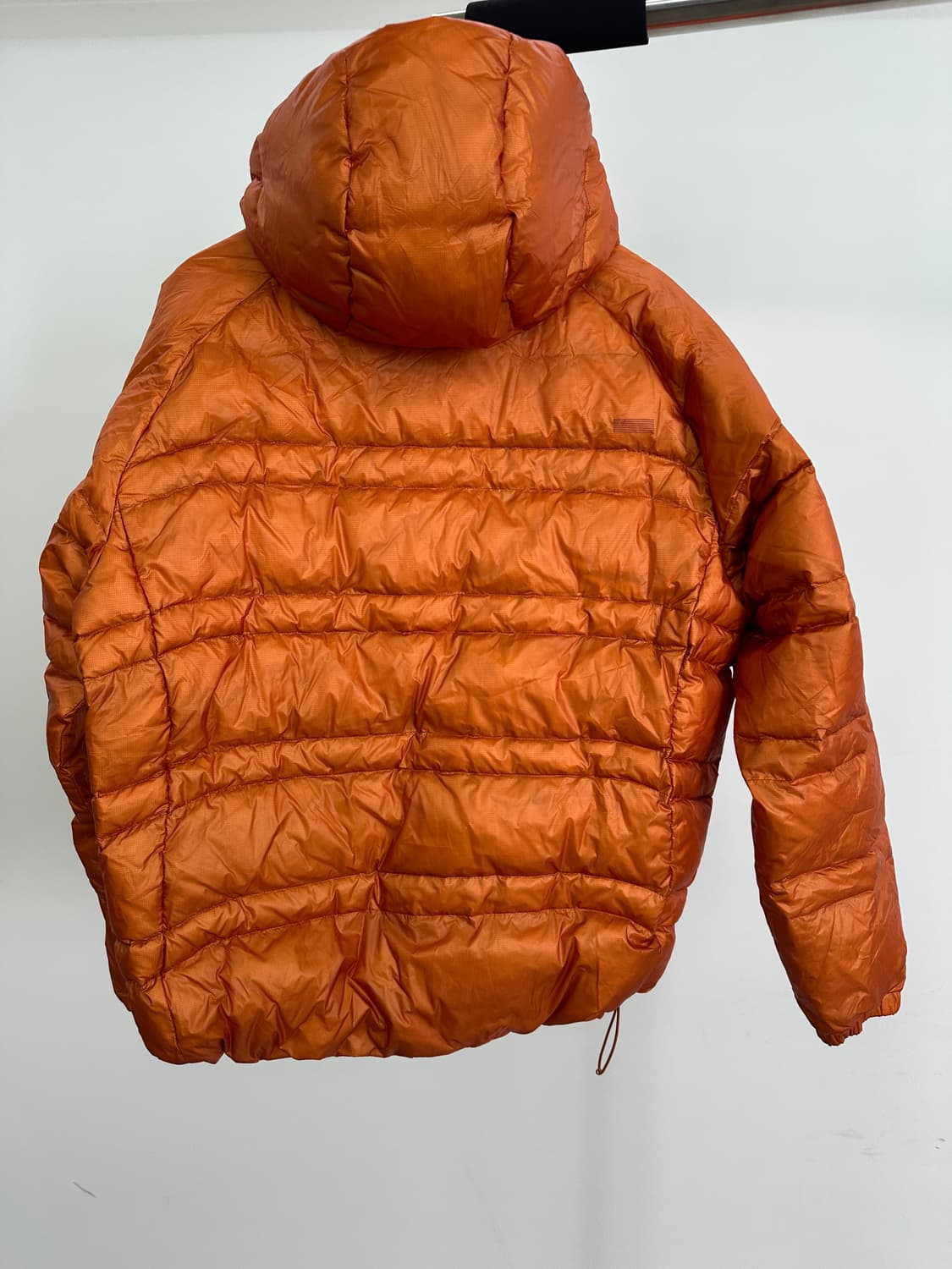 뉴발란스 플라잉 77 슈퍼라이트 후드 구스다운 자켓 오렌지 상품이미지2