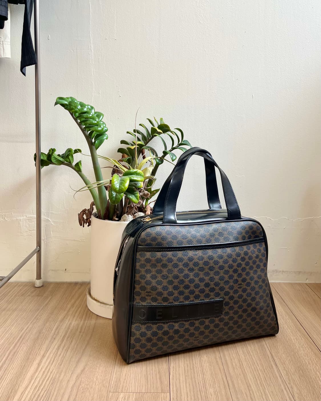 셀린느 블랙 마카담 패턴 핸드백 상품이미지1