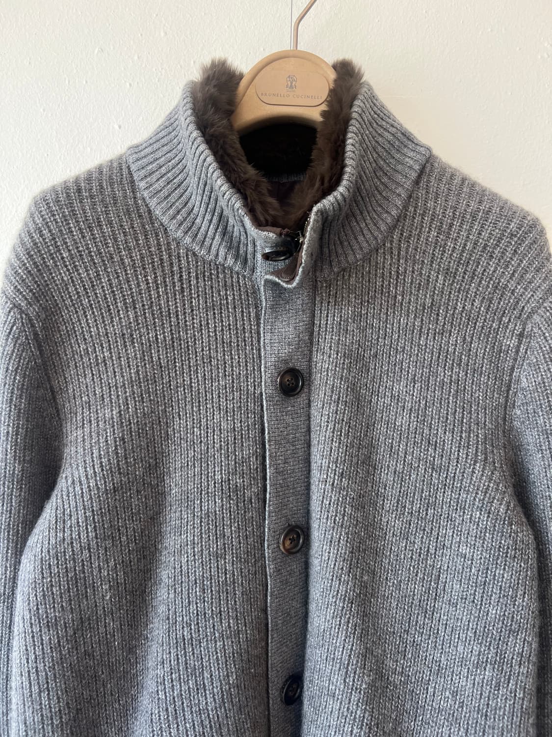 갤럭시 그레이 캐시미어 니트 모피트리밍점퍼 상품이미지2