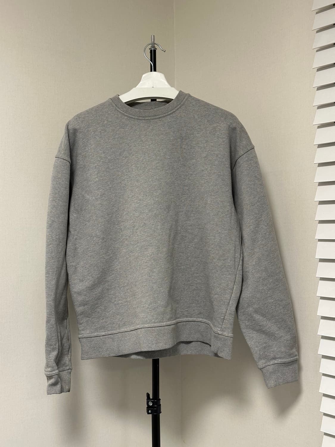 MOYEN 그레이 스웻셔츠 상품이미지1