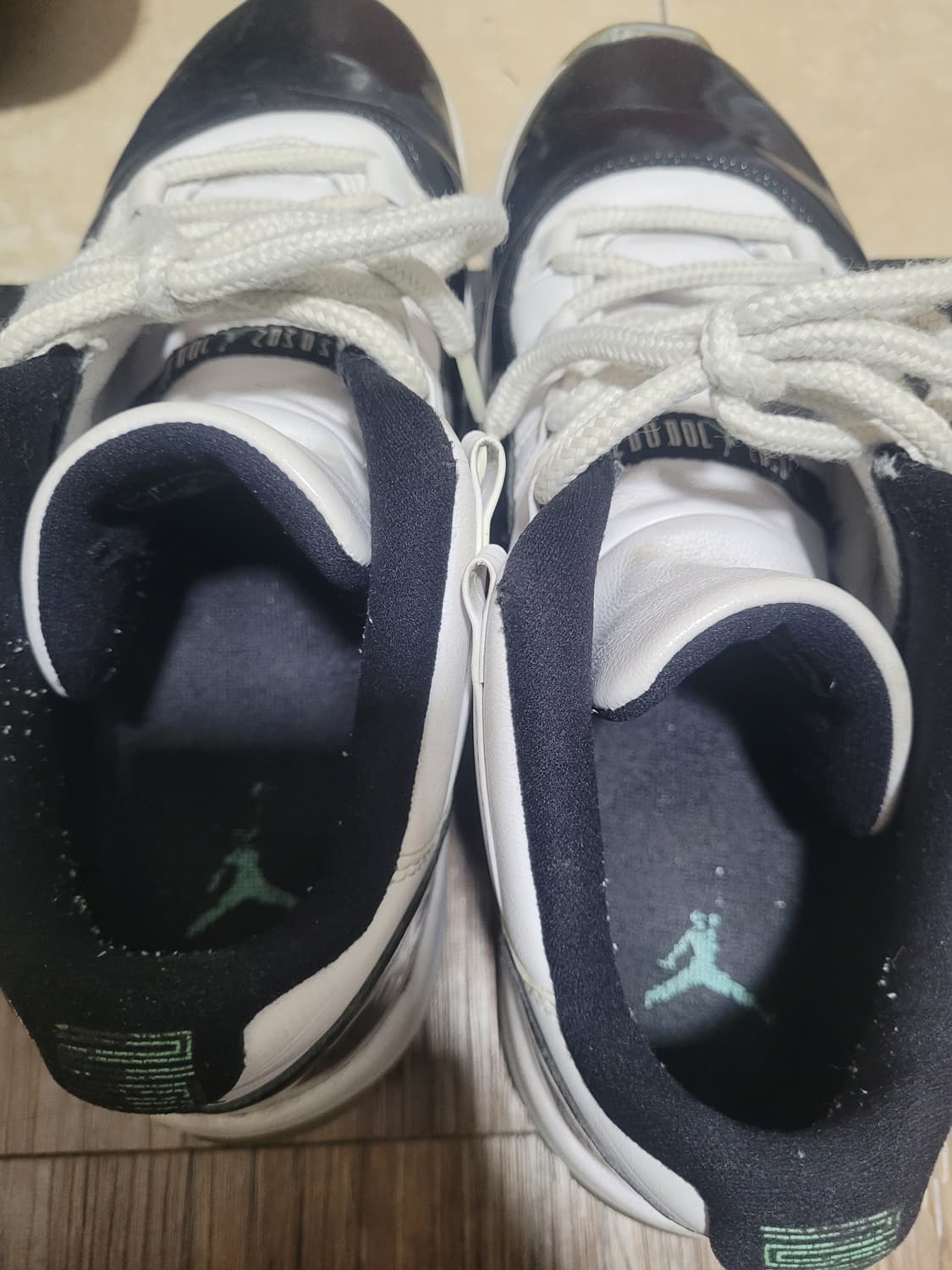 조던11 레트로 로우 이리디센트 상품이미지2