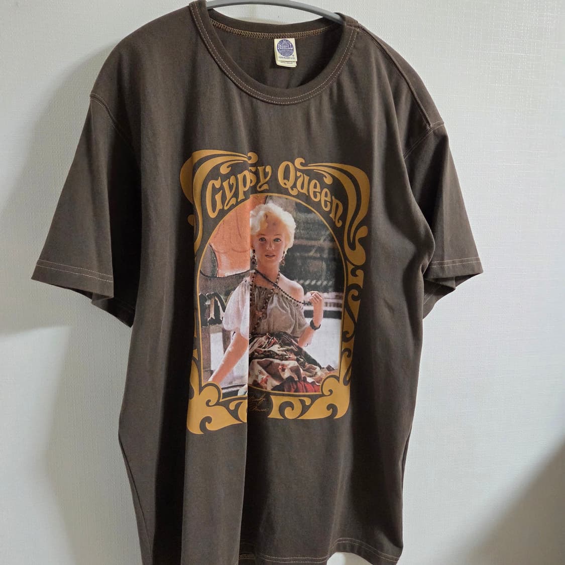 (XL) 토이즈맥코이 GYPSY QUEEN 티셔츠 판매합니다. 상품이미지2