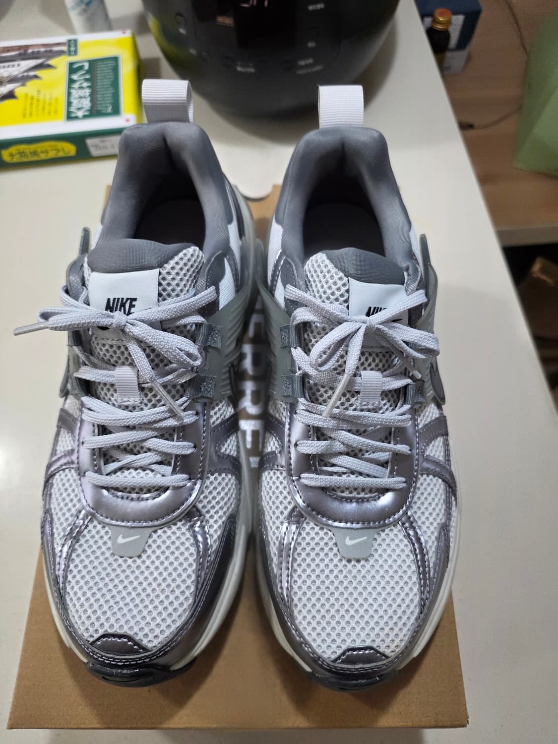 나이키 V2K 런 퓨어 플래티넘 울프그레이 상품이미지1