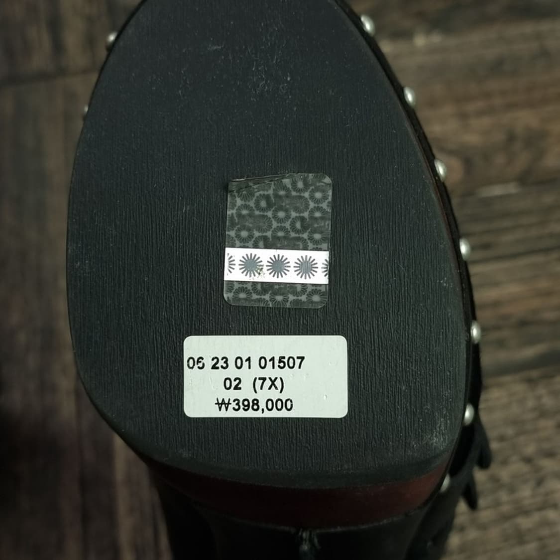 [어그] (새상품) 펑크 스터드 송치 펌프스 힐 M17122 상품이미지8