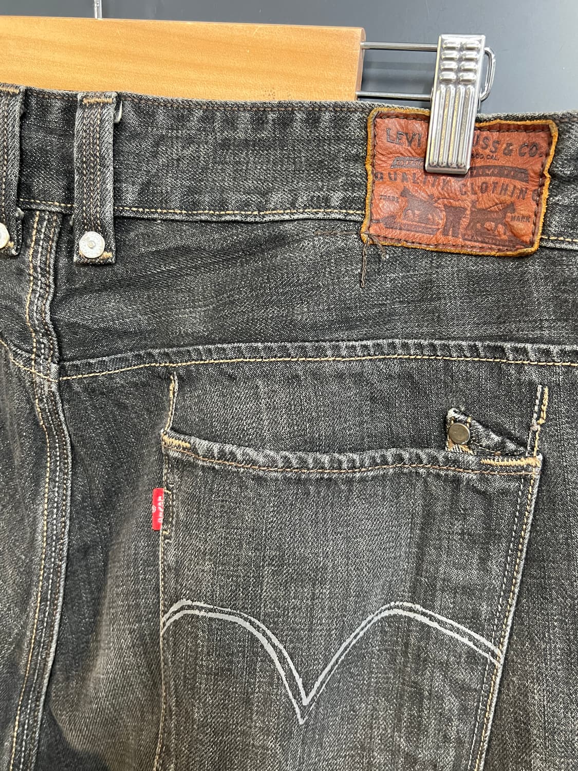 Levis 리바이스 701s 스트레이트핏 흑청 데님 팬츠 상품이미지3