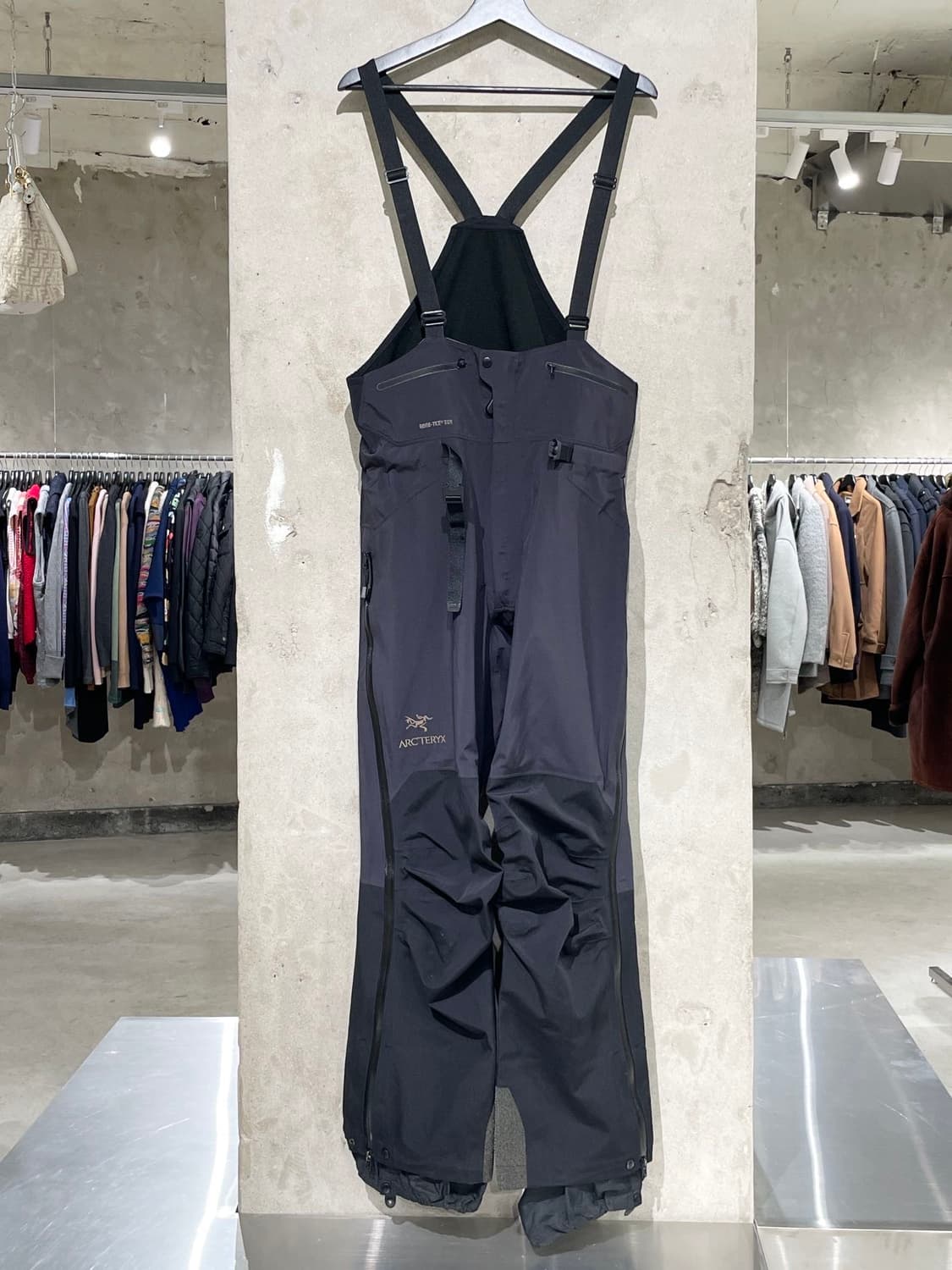 아크테릭스 맨즈 블랙 로고 고어텍스 테크웨어 오버올 상품이미지1