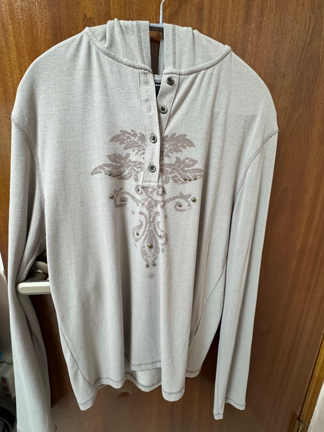 아캄 Studded Leaf Hooded Long Sleeve 베이지 2 상품이미지1