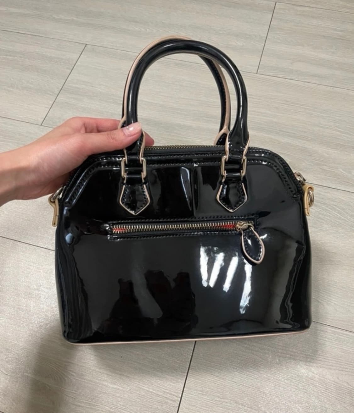 폴스부띠끄)미니메이지 블랙 에나멜 백 상품이미지7