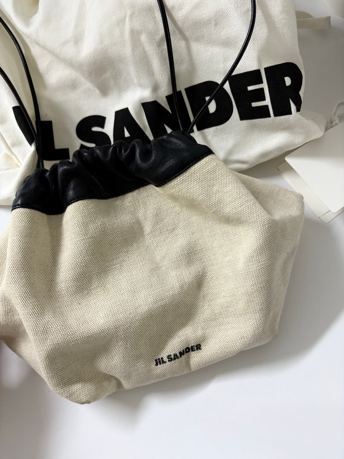 질샌더 드로우 스트링 캔버스 크로스바디 백 상품이미지4