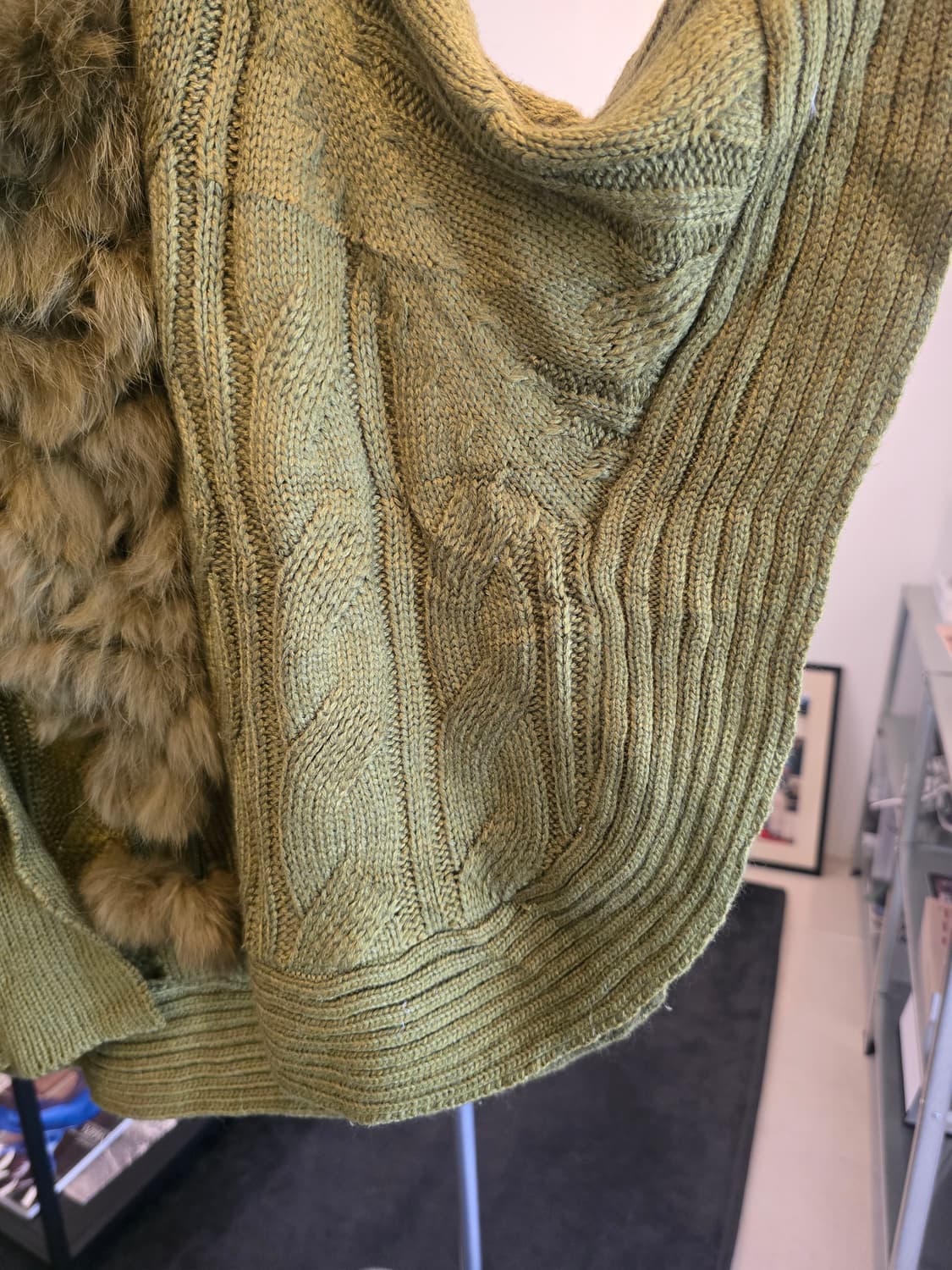 퍼 장식 니트케이프 상품이미지4